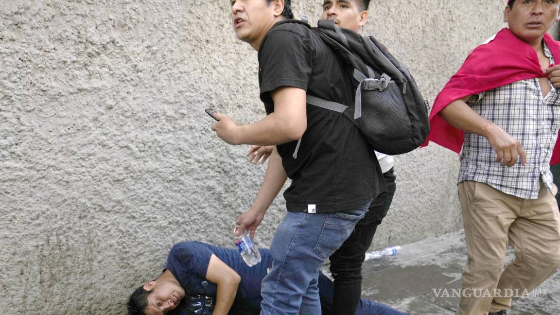 $!Un manifestante herido, que es parte de los manifestantes opositores que viajaron a la capital para marchar contra la presidenta peruana Dina Boluarte.