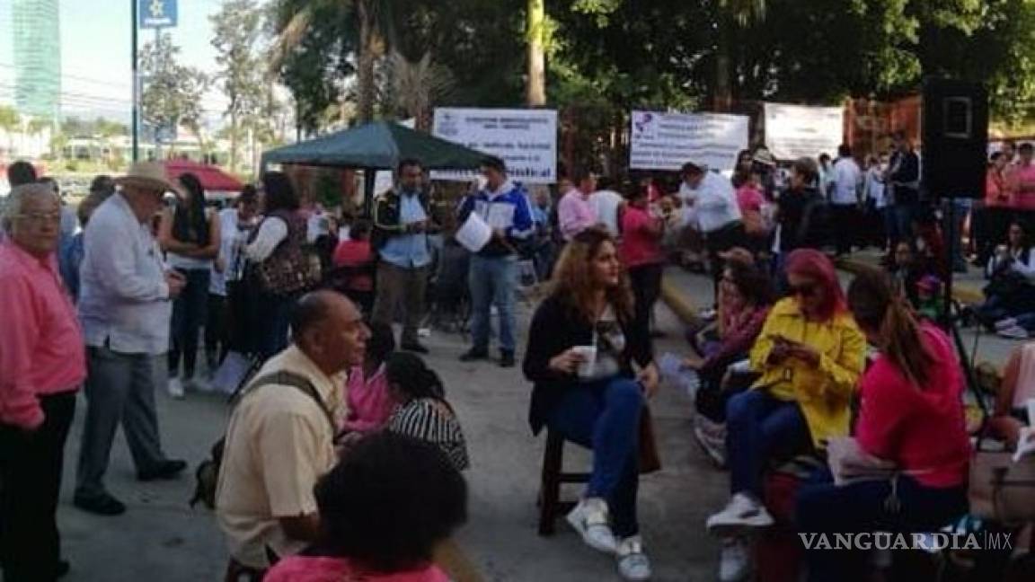 Maestros de Veracruz comienzan el ciclo escolar tomando la Secretaría de Educación