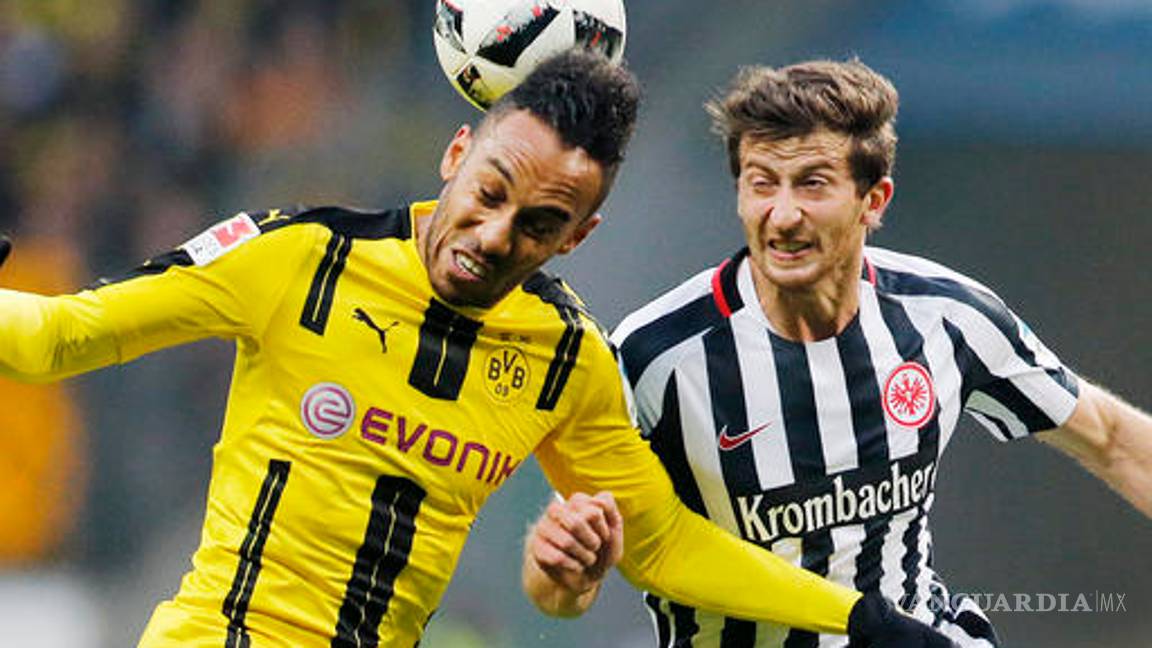 $!Frankfurt con Fabián sorprende al Dortmund