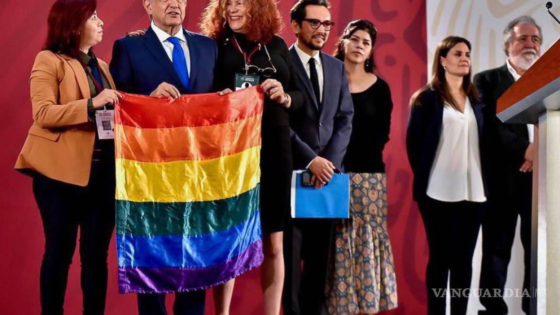 AMLO firma decreto por el Día Nacional contra la Homofobia, Lesbofobia y Transfobia