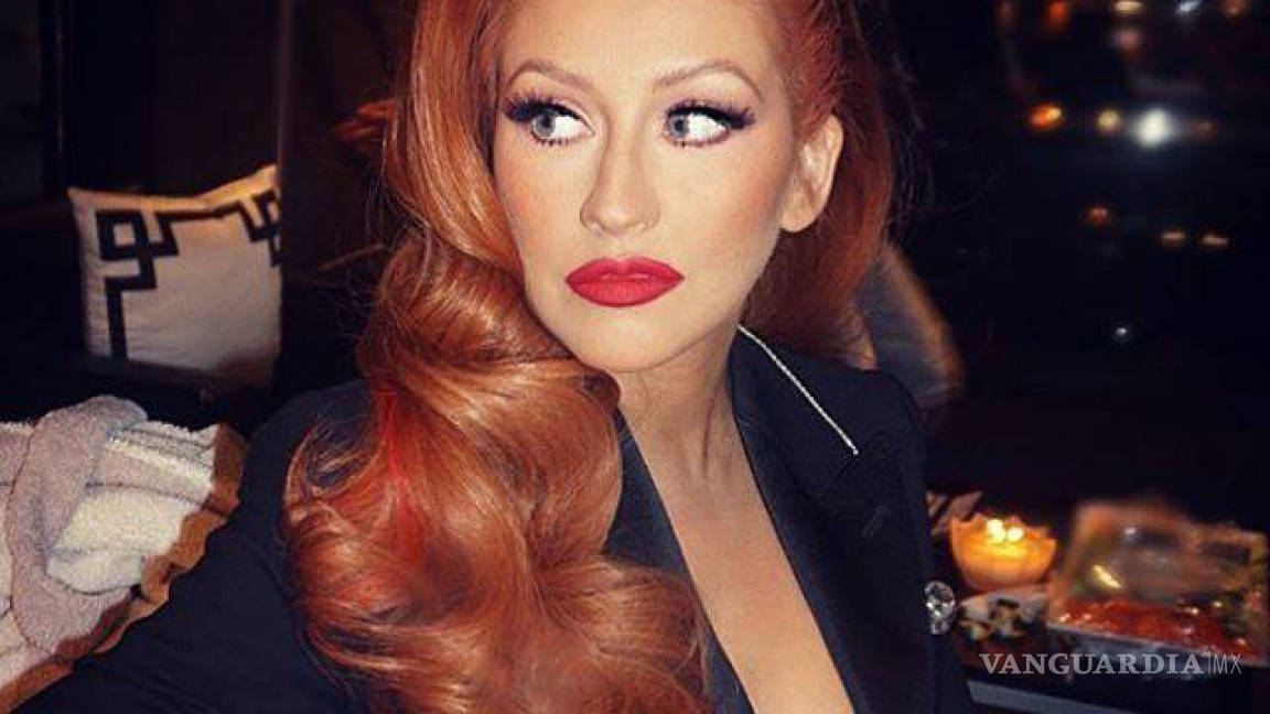 Christina Aguilera cambia de look al estilo Jessica Rabbit