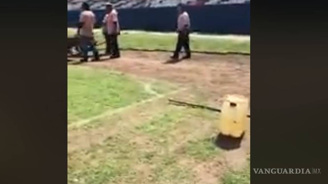 Cambian el pasto del Estadio Azteca para el duelo de la NFL