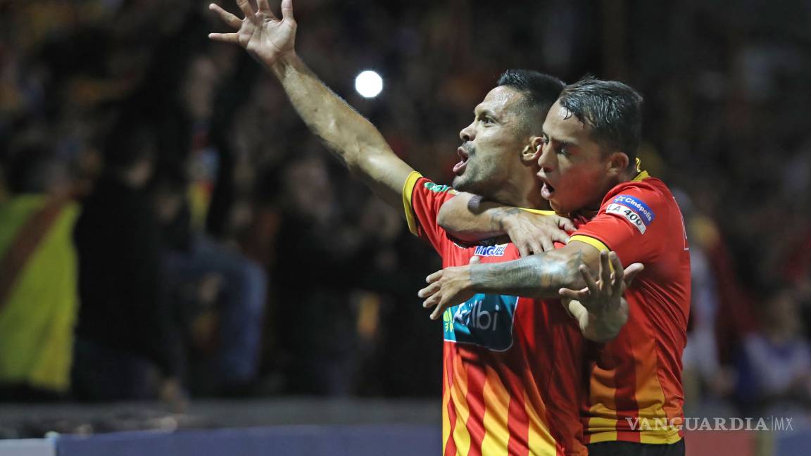 $!La cara del 'Tuca' con el 'Nahuelazo' en Costa Rica, Herediano empató a Tigres de último minuto