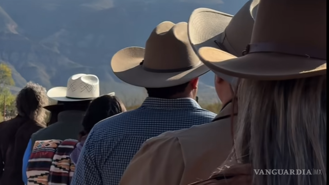 $!Habitantes y visitantes observan con asombro el retorno del mamífero terrestre más grande del continente.