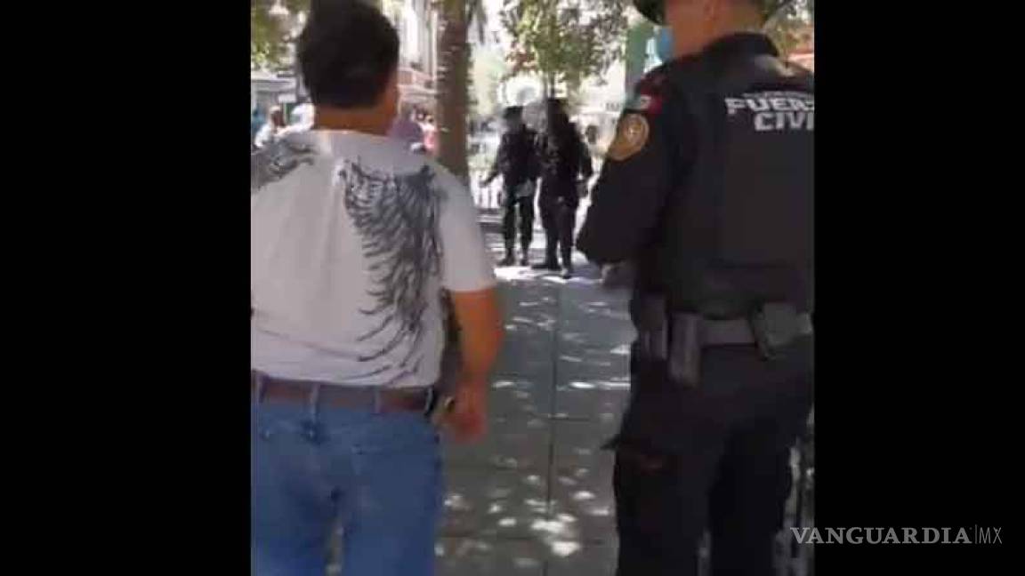 Policías de Nuevo León 'corren' a ciudadanos a sus casas para evitar propagación de coronavirus