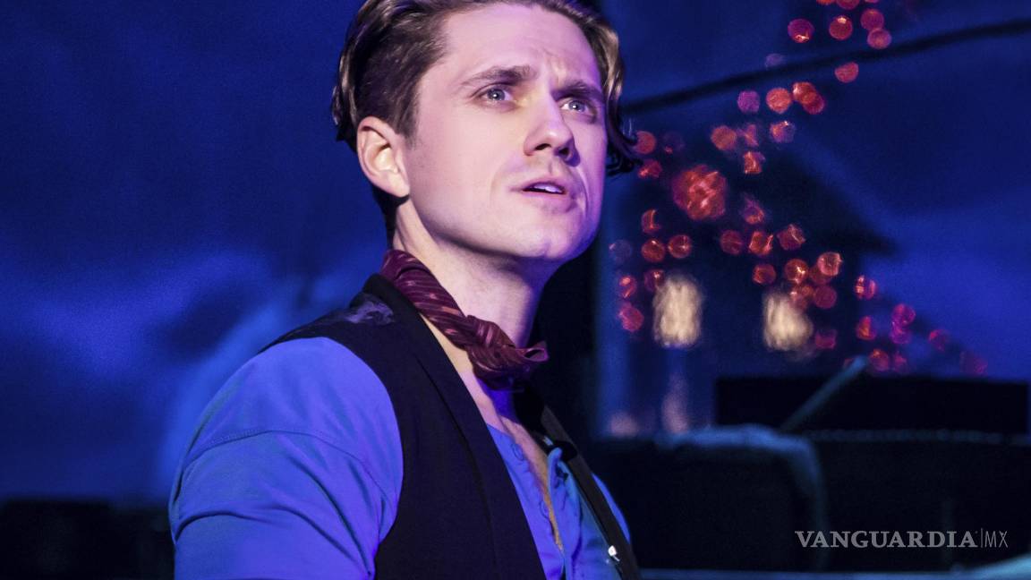 $!En esta imagen difundida por Boneau/Bryan-Brown, Aaron Tveit en Moulin Rouge! The Musical. AP/Matthew Murphy/Boneau/Bryan-Brown