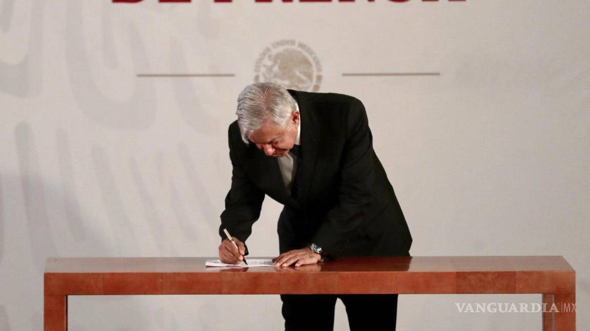 AMLO promete agua para Nuevo León por hasta 10 años; firma decreto con ‘plan’ de abasto