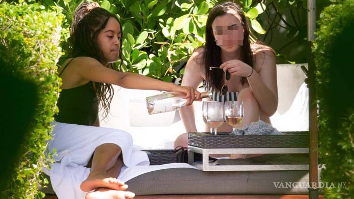 $!Malia Obama es menor de edad, pero eso no le impide beber con sus amigas