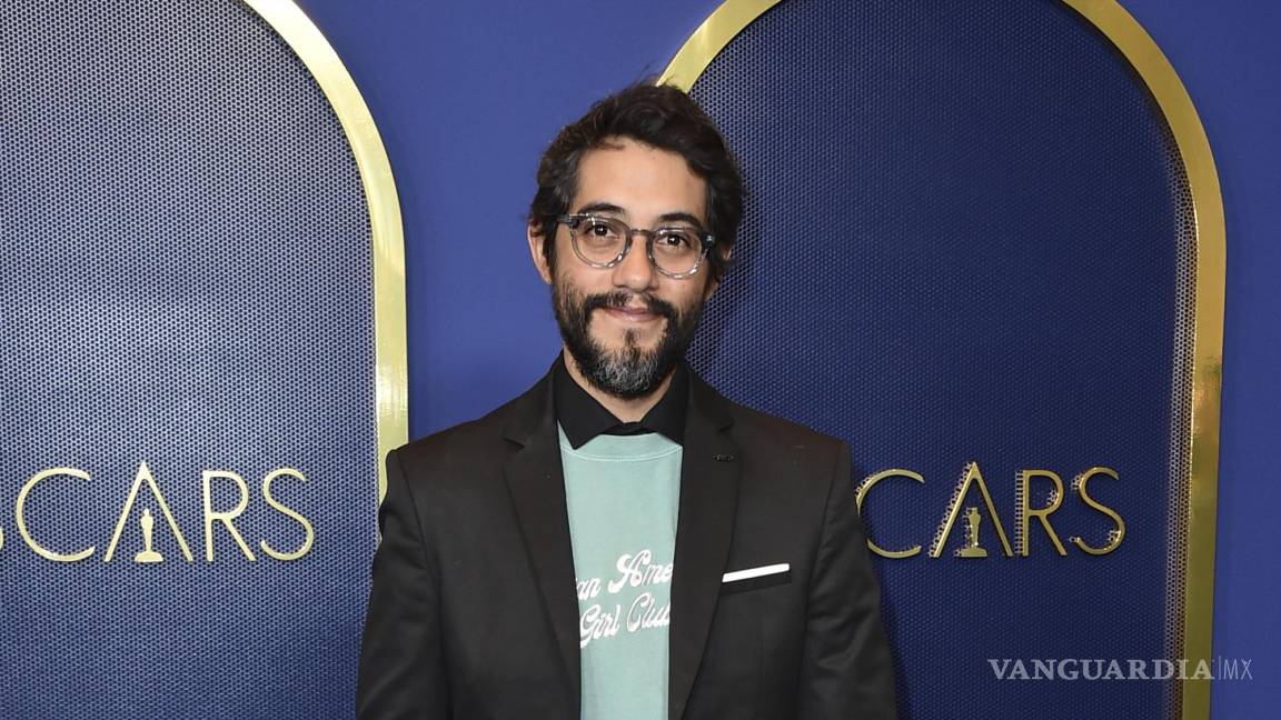 $!El cineasta mexicano Carlos López Estrada también asistió al almuerzo de los nominados a la 94a edición anual de los Premios de la Academia.