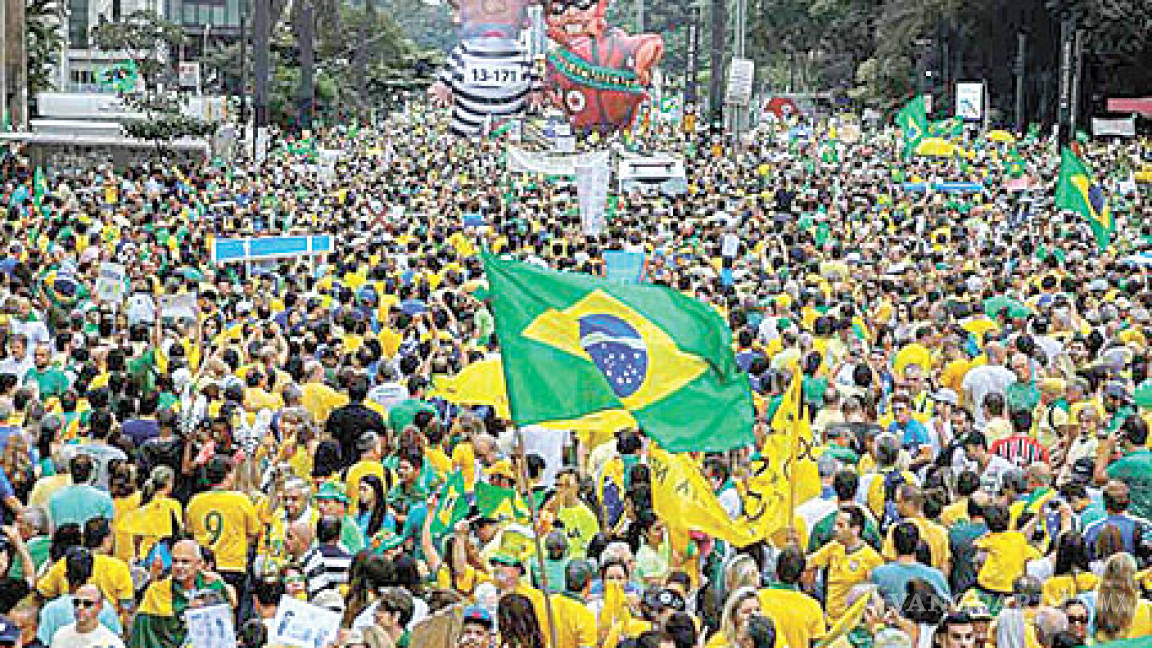 Protestas masivas piden a Dilma su renuncia