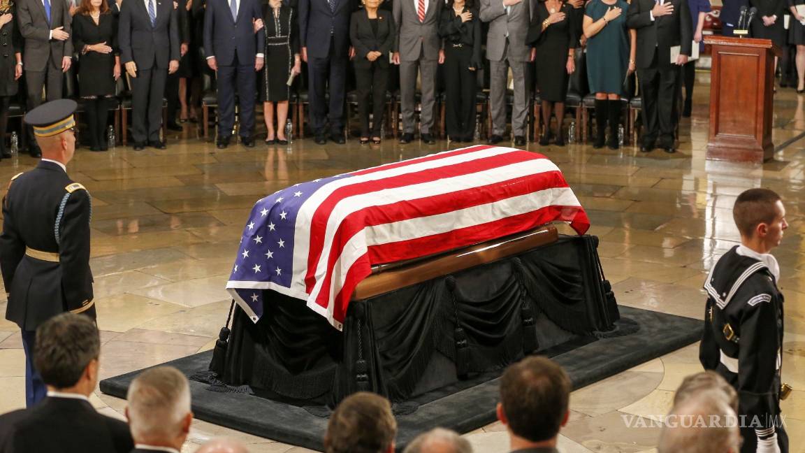 $!El Capitolio de EU abraza los restos del expresidente de EU George H. W. Bush (Fotogalería)