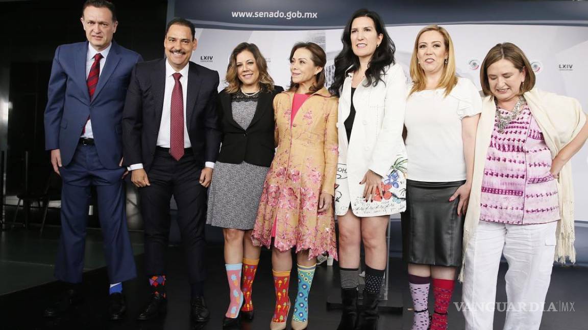 Senadores usan calcetines disparejos por el Día del Síndrome de Down