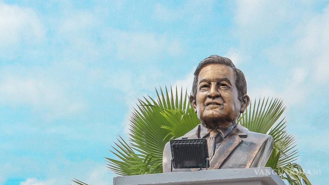 Inauguran en Veracruz la plaza cívica ‘Cuarta Transformación’, con busto de AMLO