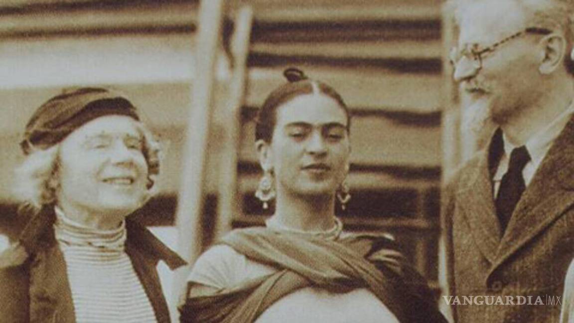 Ultimos años de Trotsky rodeado de cactus y Frida Kahlo