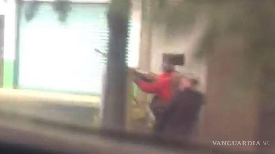 $!El Ejército de 'El Mencho'... más de 100 sicarios del Cártel Jalisco Nueva Generación bloquean vías de Michoacán (video)