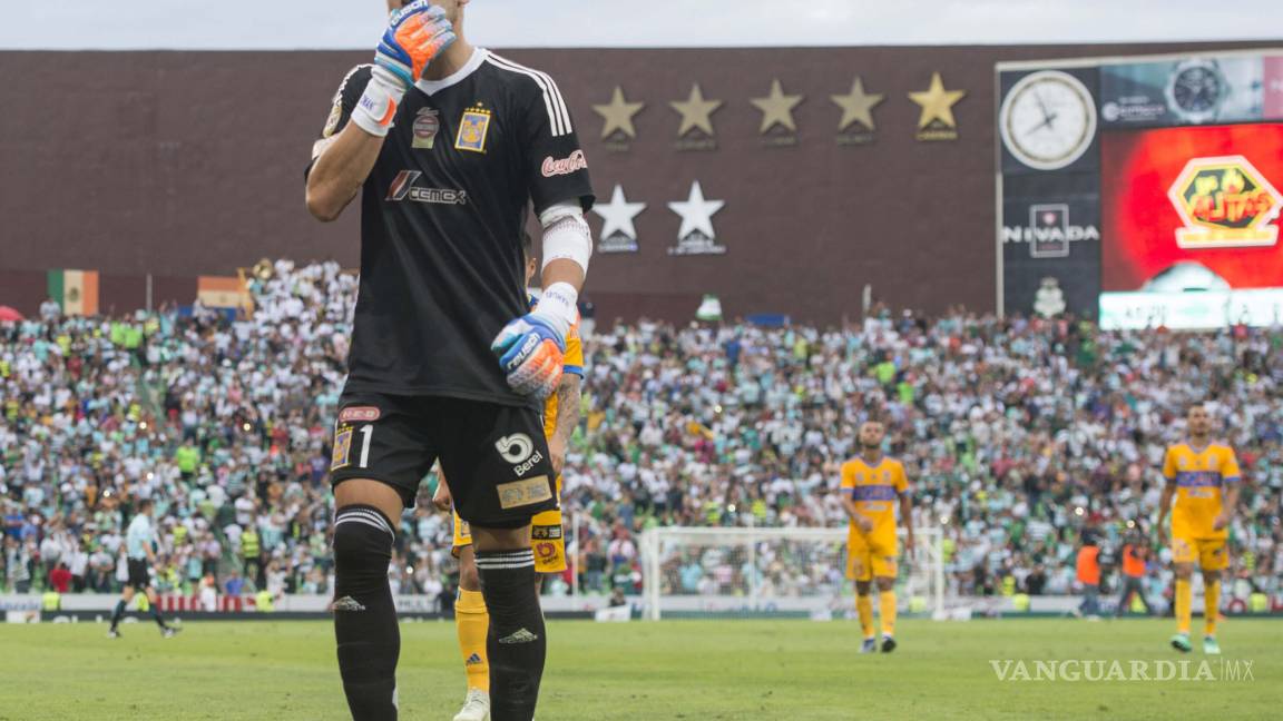 $!El 'Tuca' se burla de Nahuel Guzmán y Javier Aquino por no haber jugado en el Mundial