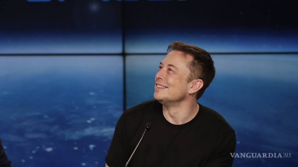 SpaceX llevará al espacio al primer turista que volará alrededor de la Luna