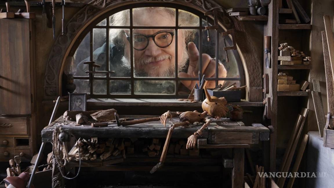 $!En esta imagen proporcionada por Netflix, Guillermo del Toro en el plató de Guillermo del Toro's Pinocchio (“Pinocho de Guillermo del Toro”). (Netflix vía AP)