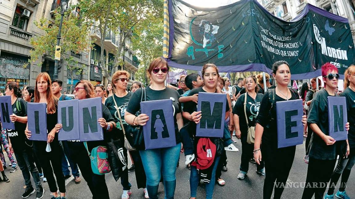 $!Mujeres latinas toman las calles para protestar contra inequidad y violencia
