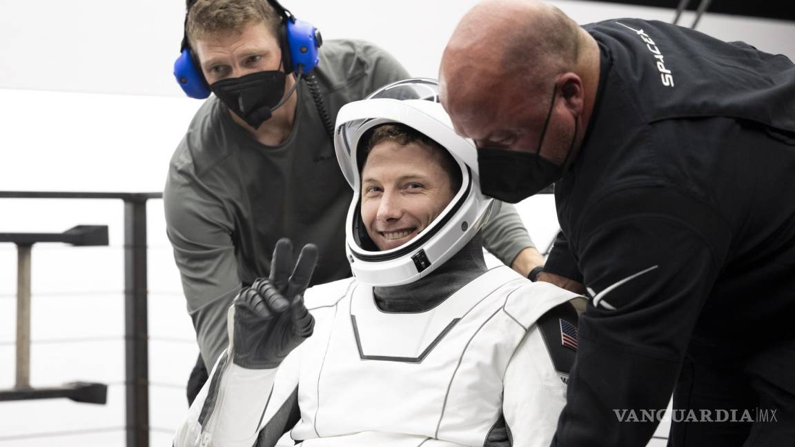 Regresan sanos y salvos astronautas de la cápsula Dragon, de SpaceX