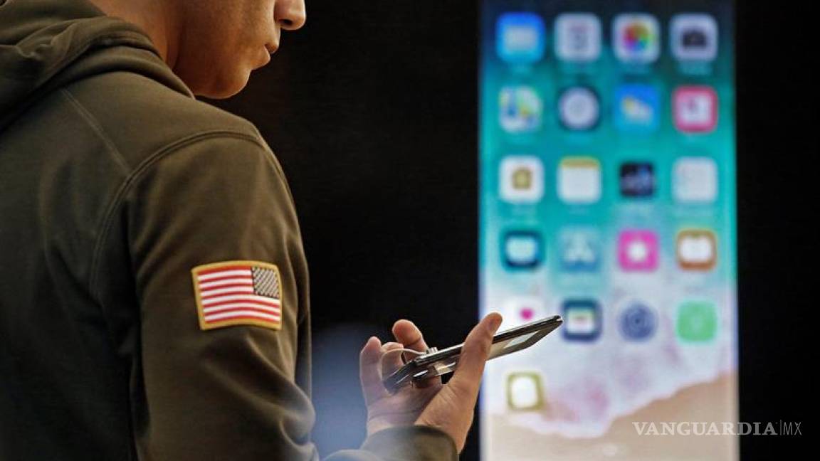 Nuevo iPhone recibido en Nueva York con colas, pero con recelo por el precio