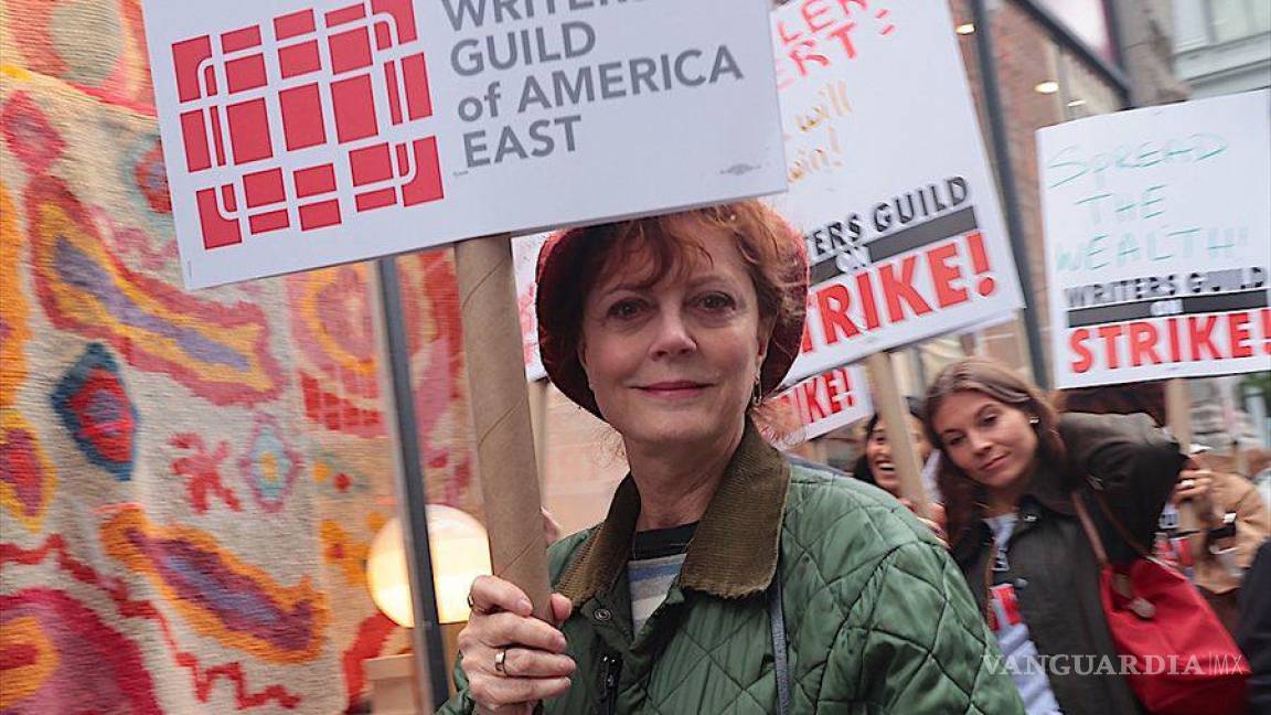 Detienen a la actriz Susan Sarandon por protestar por derechos laborales de meseros