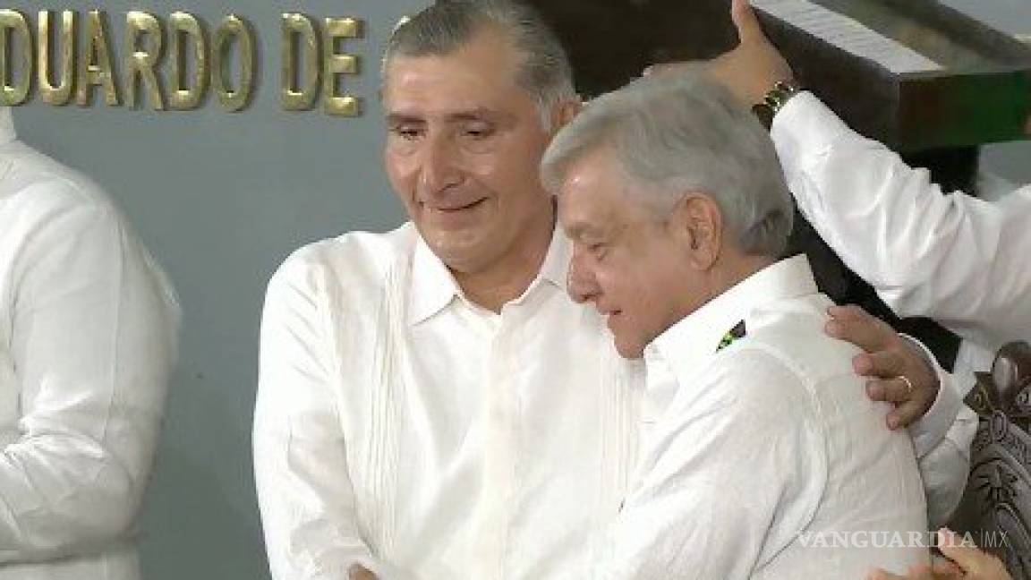 Acompañado por AMLO, Adán Augusto López rinde protesta como gobernador de Tabasco