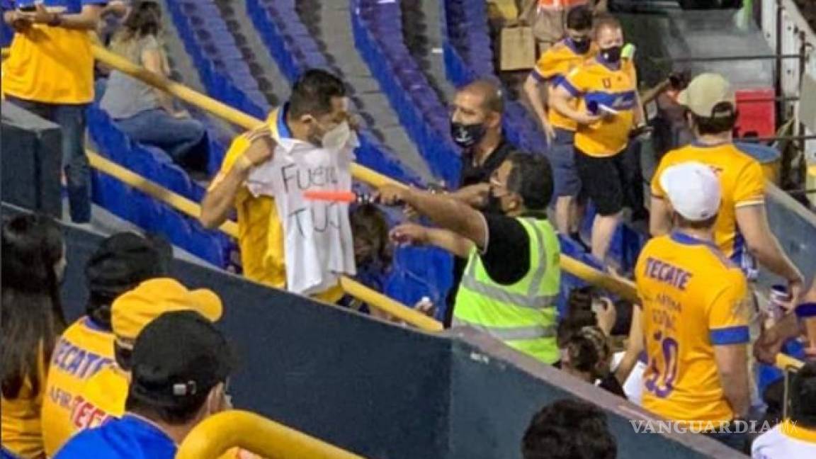 Tigres saca del estadio a fanático que le pedía cambios al Tuca Ferretti
