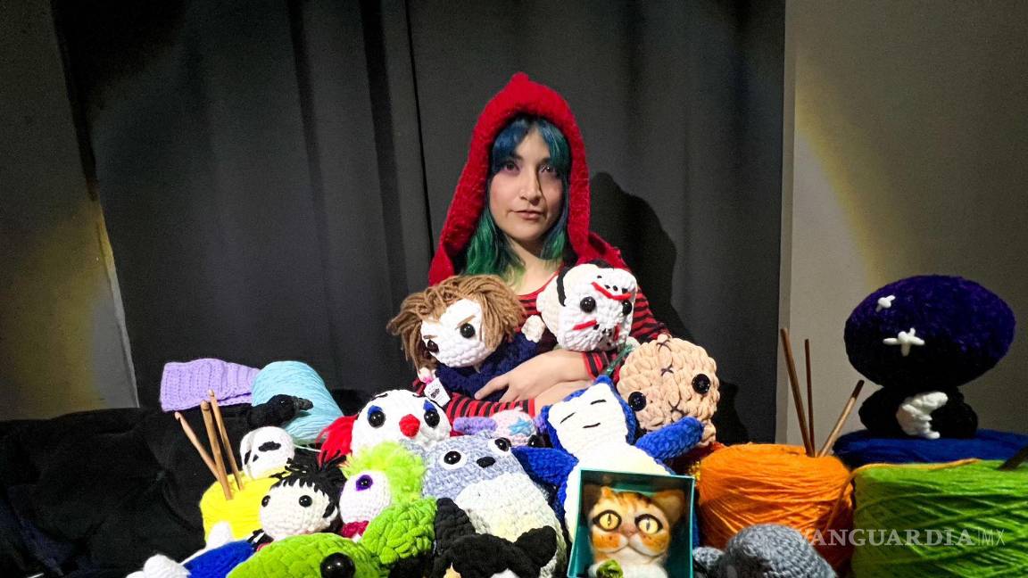 $!Jazmín se prepara para exhibir sus creaciones en el Otakufest, continuando su participación en festivales como expositora en el área de artesanos.