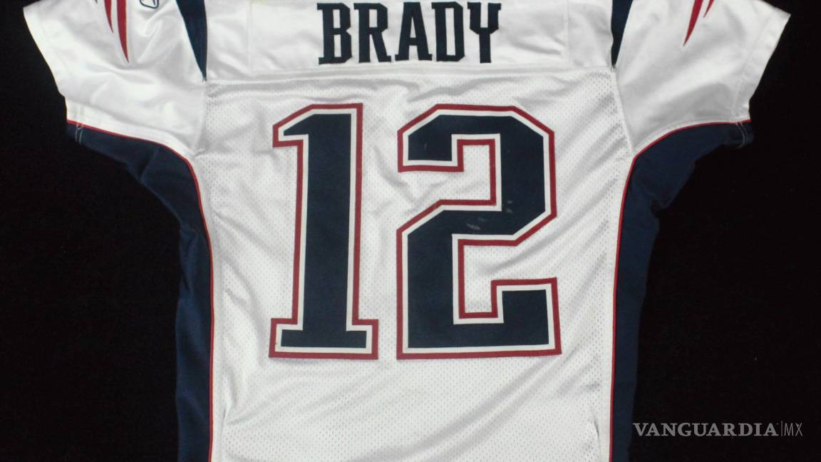 Hasta 99 años de cárcel para el ladrón del jersey de Brady