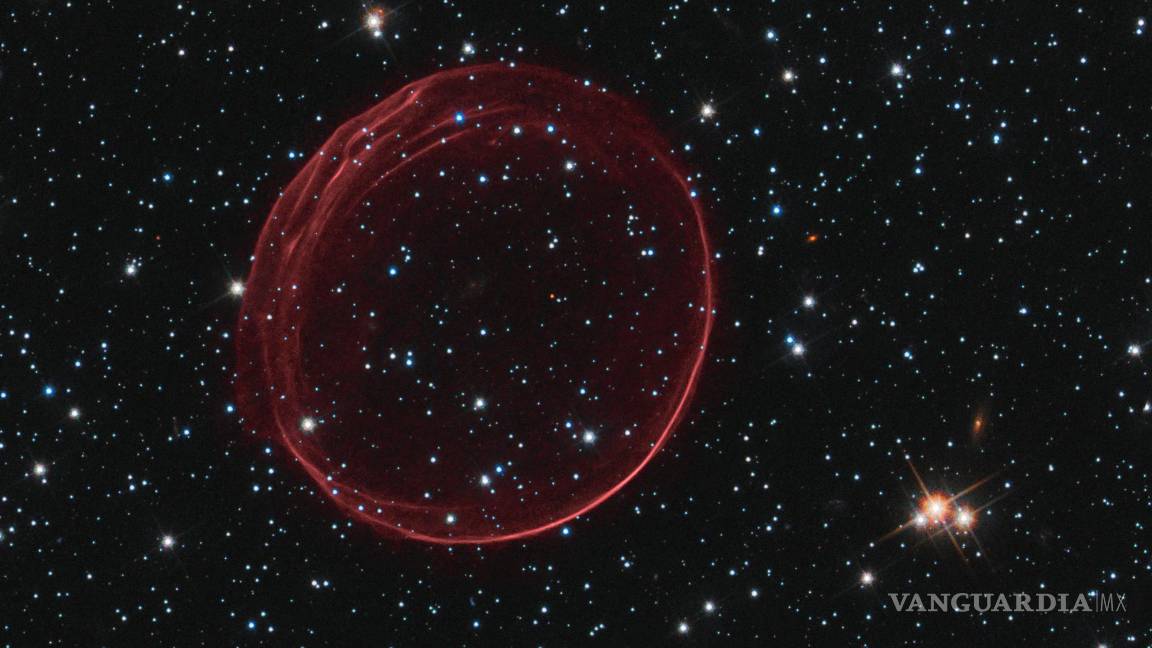 $!Una burbuja conocida como SNR 0509-67.5, el remanente visible de una explosión estelar en la Gran Nube de Magallanes, a unos 160,000 años luz de la Tierra.