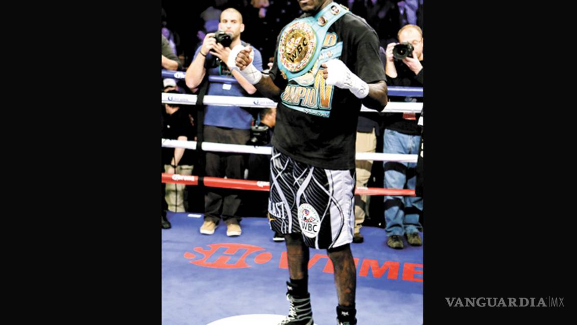 $!Fury lanza reto al estilo de la WWE