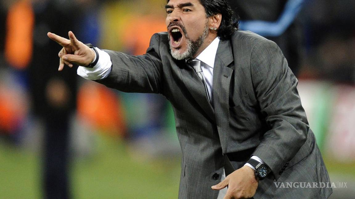 Antes de llegar a México, Maradona manda mensaje a AMLO