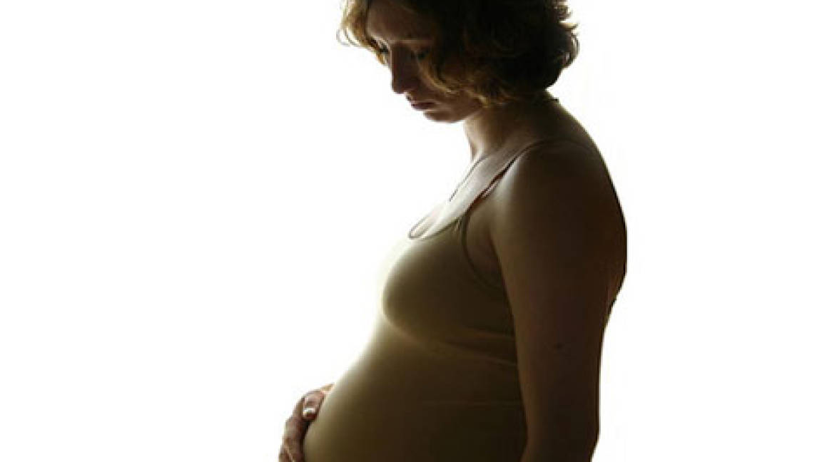 Trabajar embarazada, tan malo para el bebé como fumar