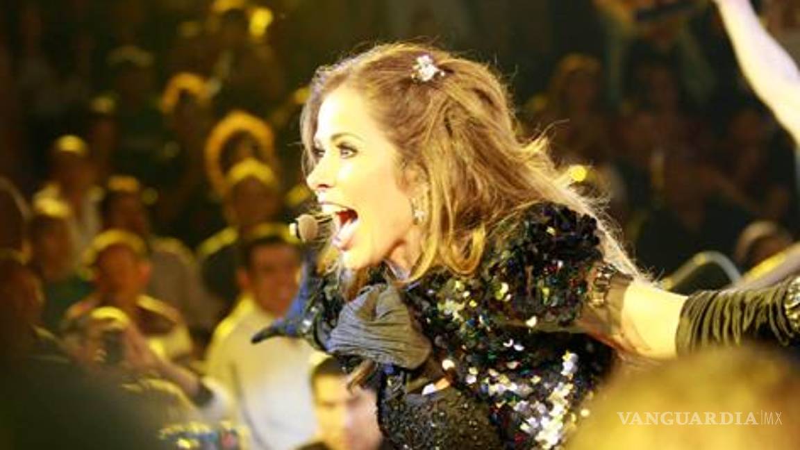 Impacta Gloria Trevi con su espectáculo en Fiestas de Octubre