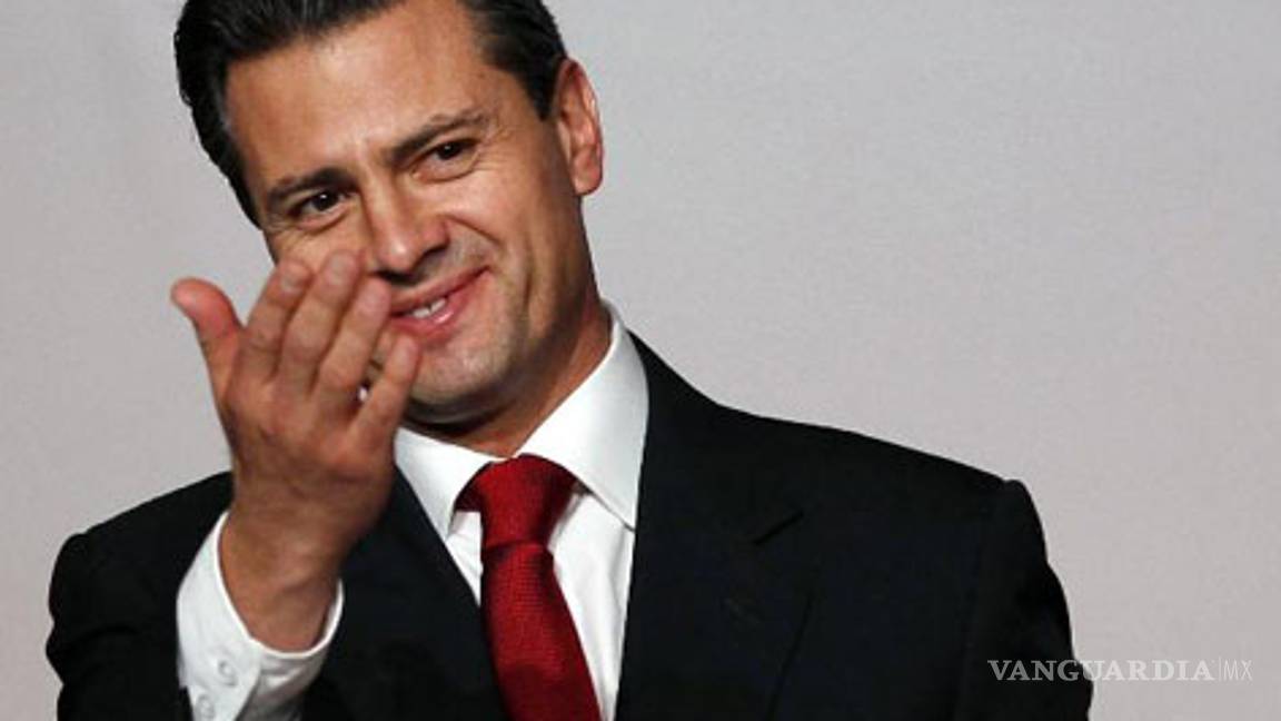 Peña Nieto publica fotos inéditas en Facebook