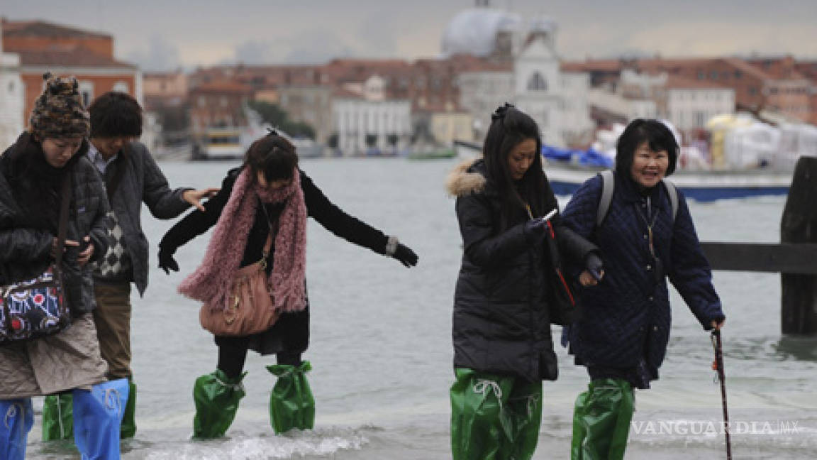 El &quot;agua alta&quot; de Venecia inunda la mitad de la ciudad