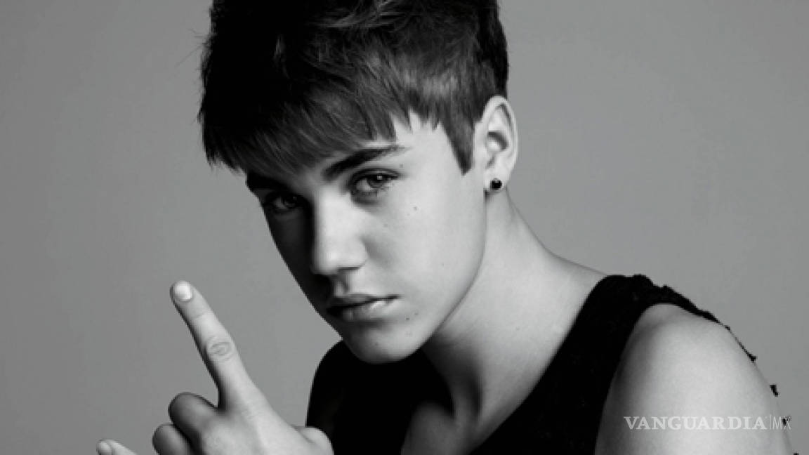 Justin Bieber va a los premios Billboard con una admiradora