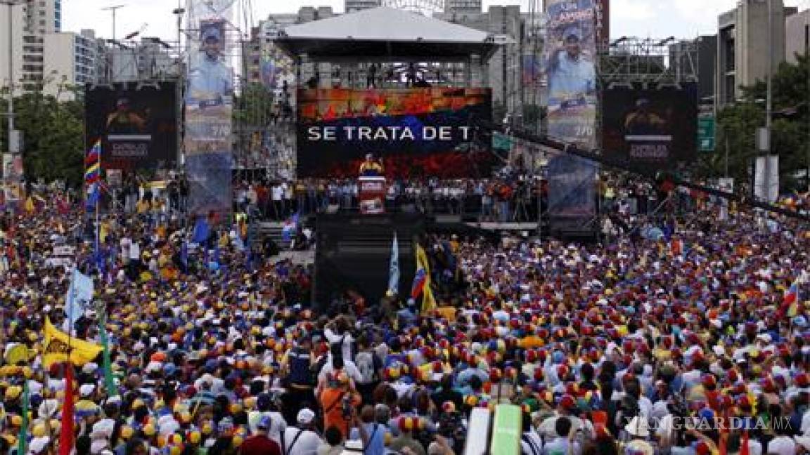 Miden fuerzas Chávez y Capriles con marchas multitudinarias