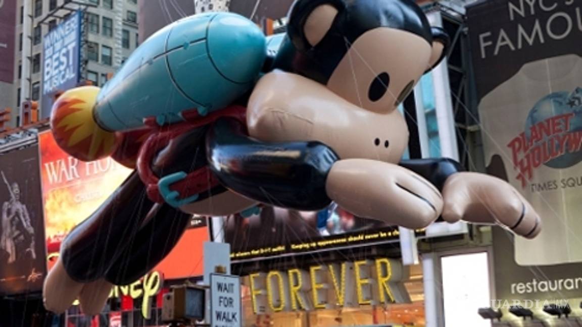 Globos gigantes invaden NY en el tradicional desfile de Acción de Gracias