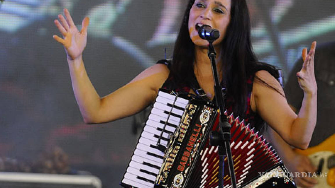 Julieta Venegas canta en El Salvador