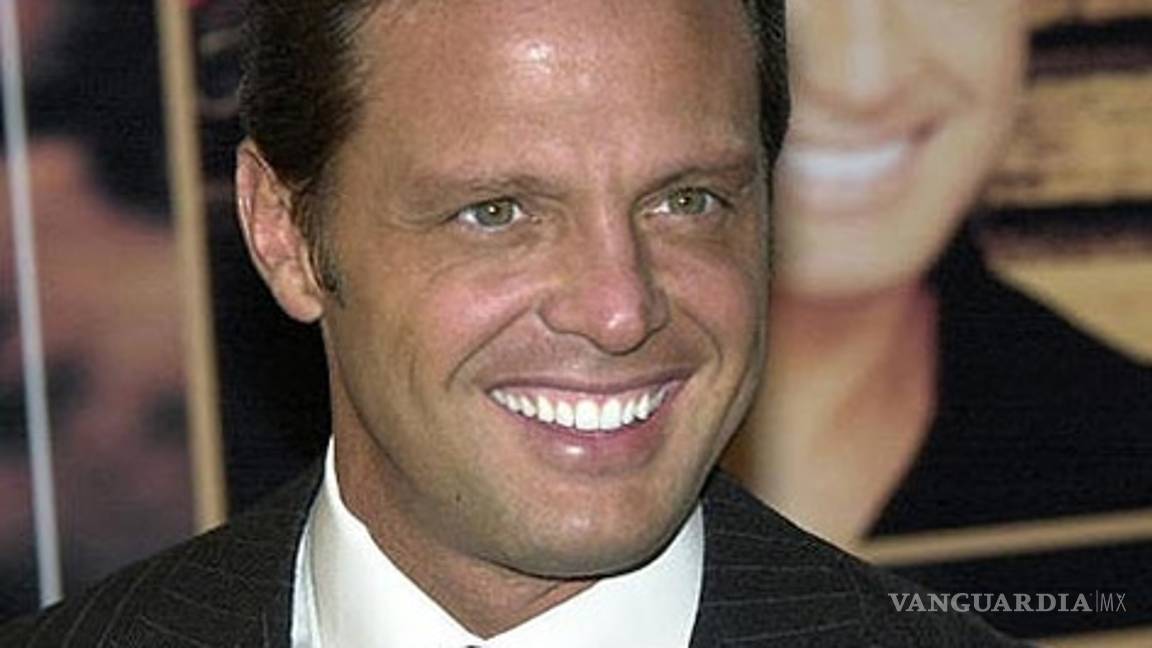 Luis Miguel estrena &quot;Labios de Miel&quot;