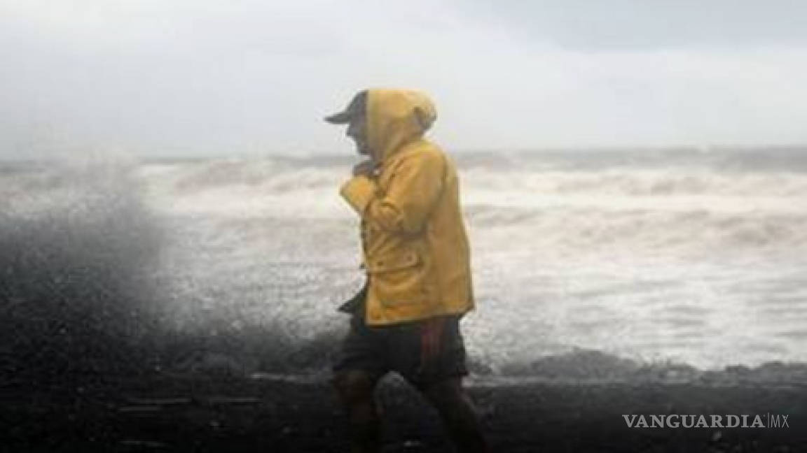 Alex puede convertirse en huracán en su ruta al Golfo de México