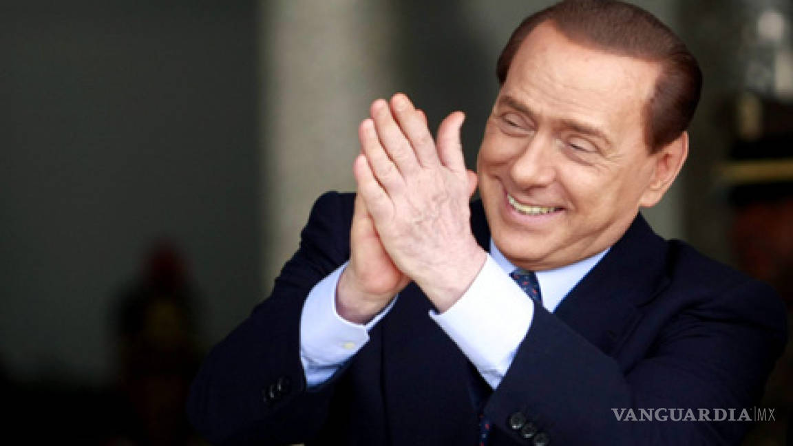 Berlusconi participa en cena privada con seis mujeres