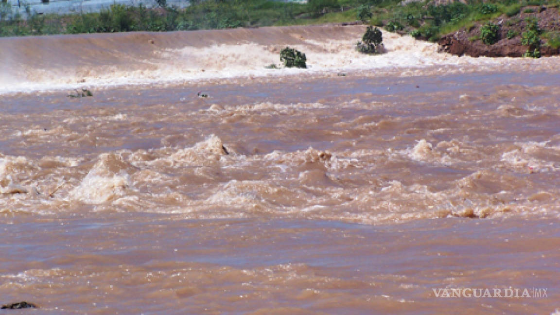 Refuerzan en Coahuila bordos de río Nazas por lluvias