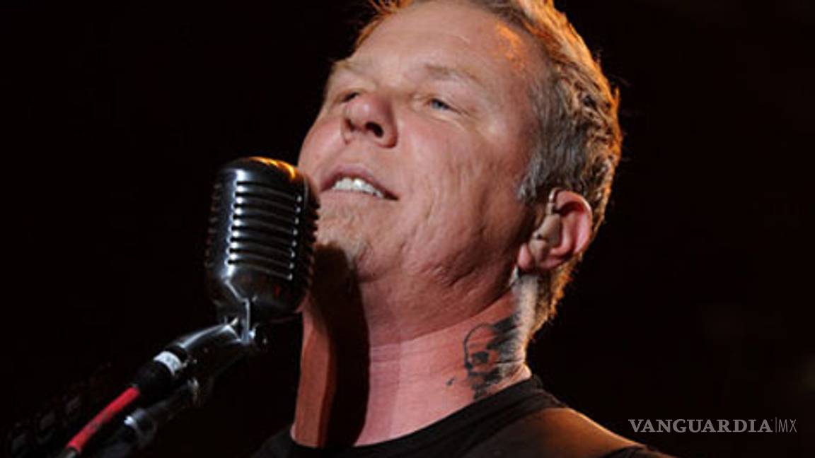 James Hetfield agrede a pedradas a reporteros en Uruguay