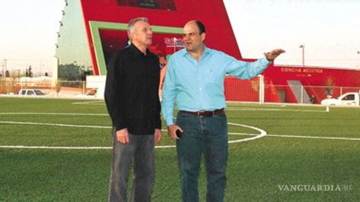 Inaugura Joe Montana el Biblioparque de Saltillo