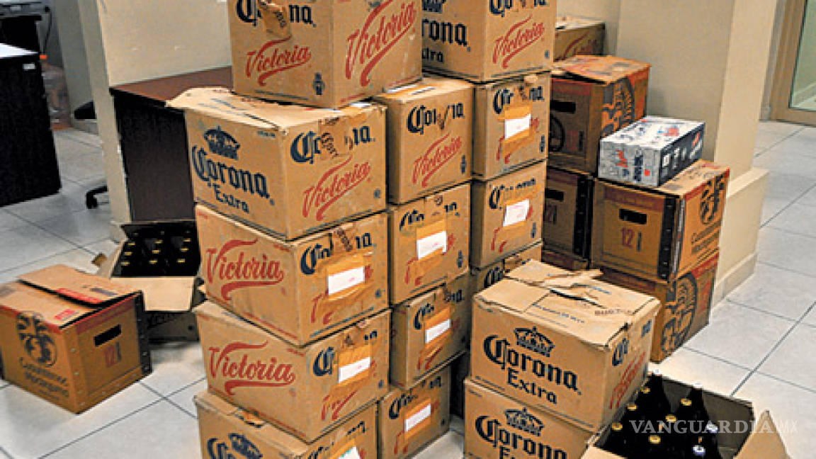 Decomisan cerveza a vendedor ilegal, en Saltillo