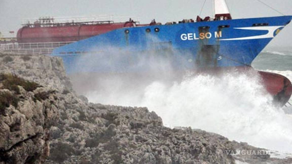 Buque petrolero encalla cerca de Sicilia