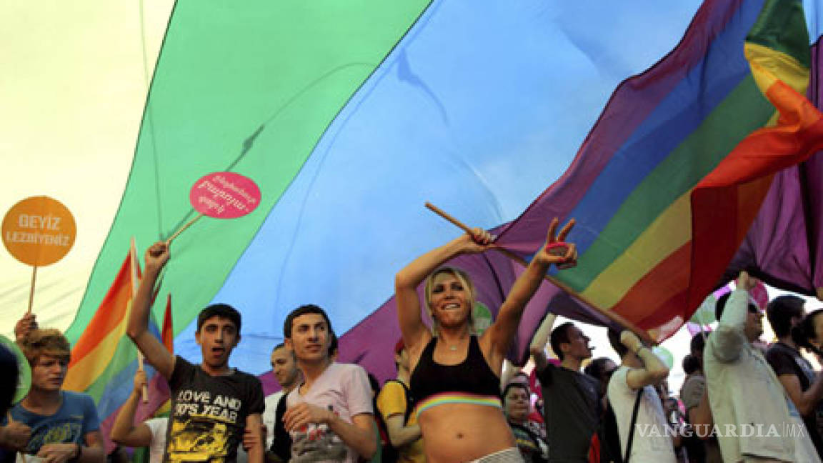 Estambul desafía al miedo y celebra su fiesta del Orgullo Gay